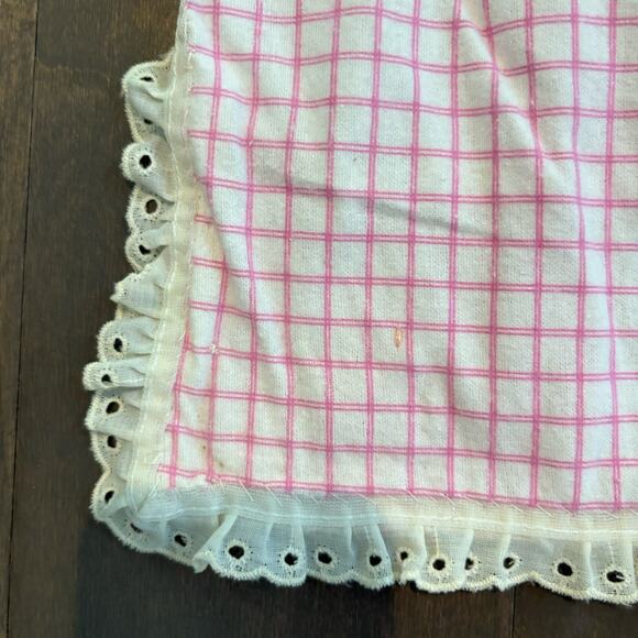 Vtg Homemade Patchwork Cotton Baby Quilt 28x21”‎ Scalloped Edge Eyelet Lace Trim - Picture 8 of 13